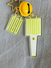 Load image into Gallery viewer, 3 in 1 Various kpop groups light stick keychains
